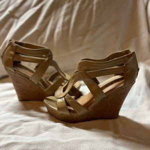 TOP MODA WEDGES SIZE 7